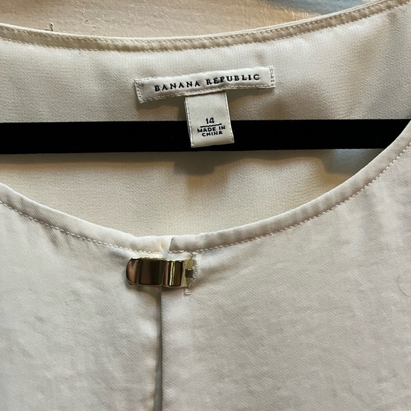 Banana Republic Clip Front Blouse - Picture 5 of 5